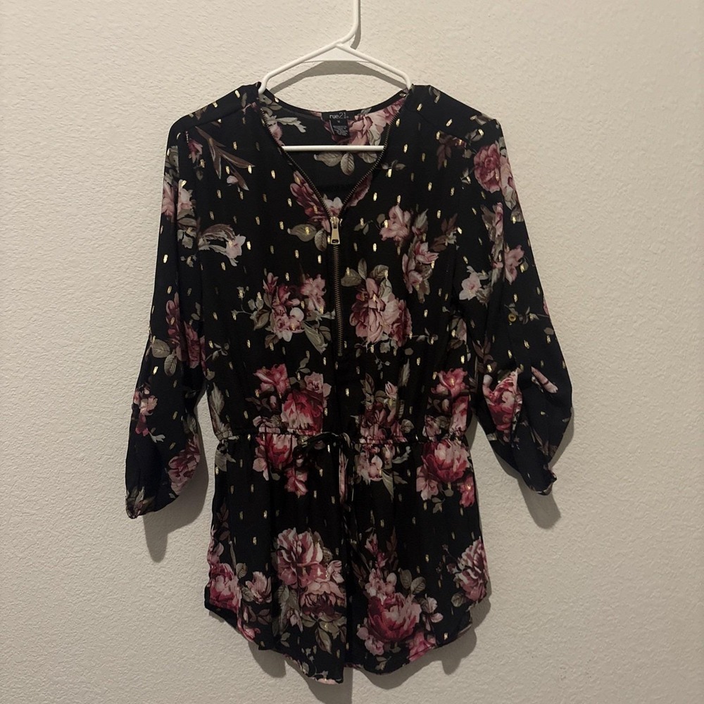 Rue 21 Size M Floral Black Gold Zipper Roll Tab Sleeve Blouse Top